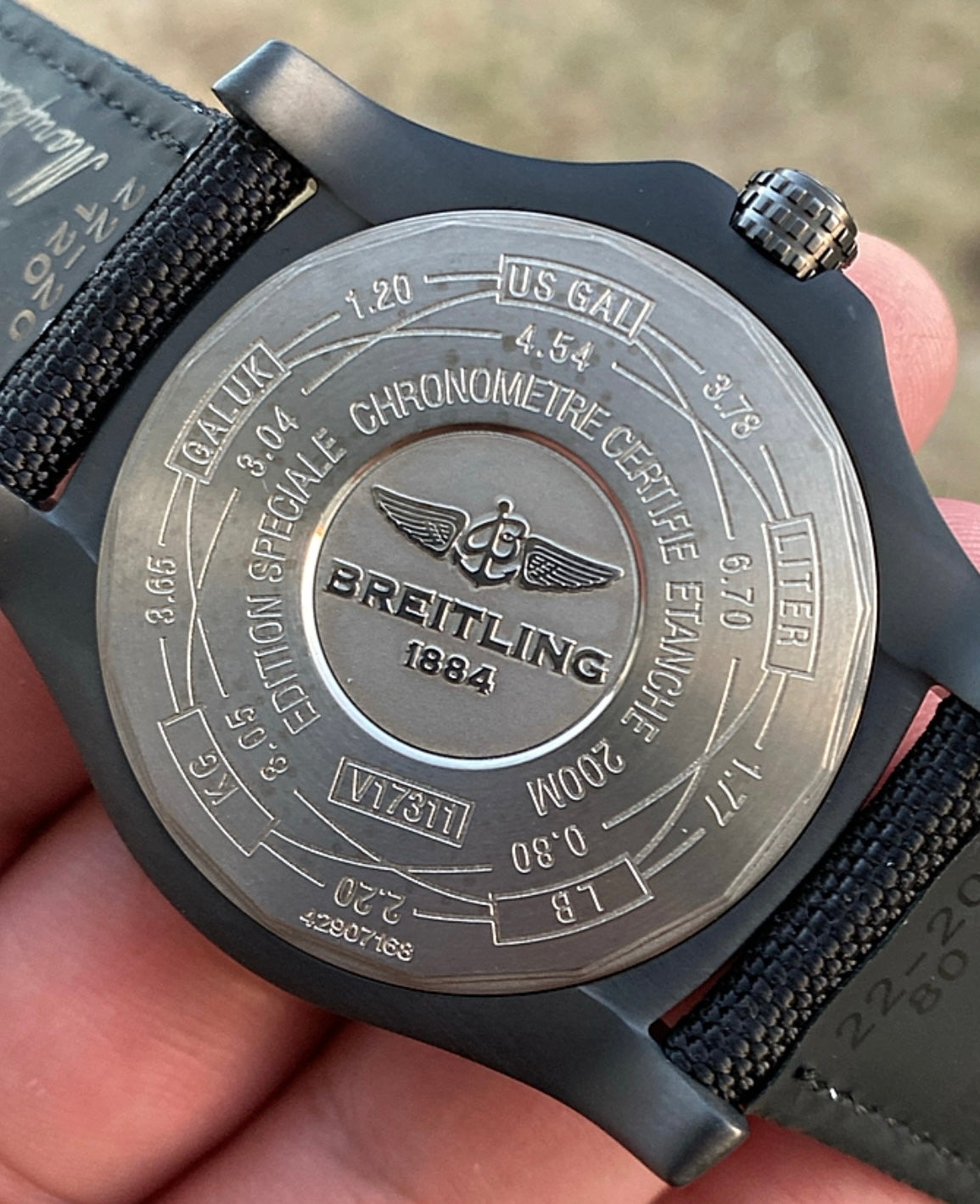 بريتلنج بلاك بيرد تيتانيو و سير كاربون فايبر - كلين طبق الأصل ماكينة سويسري - الساعة اصدار خاص متوفر قطعة واحدة