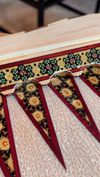 طاولي صناعة يدويه بالكامل قطعه واحده مع جنود براص واحجار الطاولي واحده فقط الرجاء عدم الاحراج