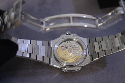 PATEK Philippe nautilus (باتيك فيليب نوتلس طبق الأصل حبة واحدة مستعملة بحالة الجديد  )