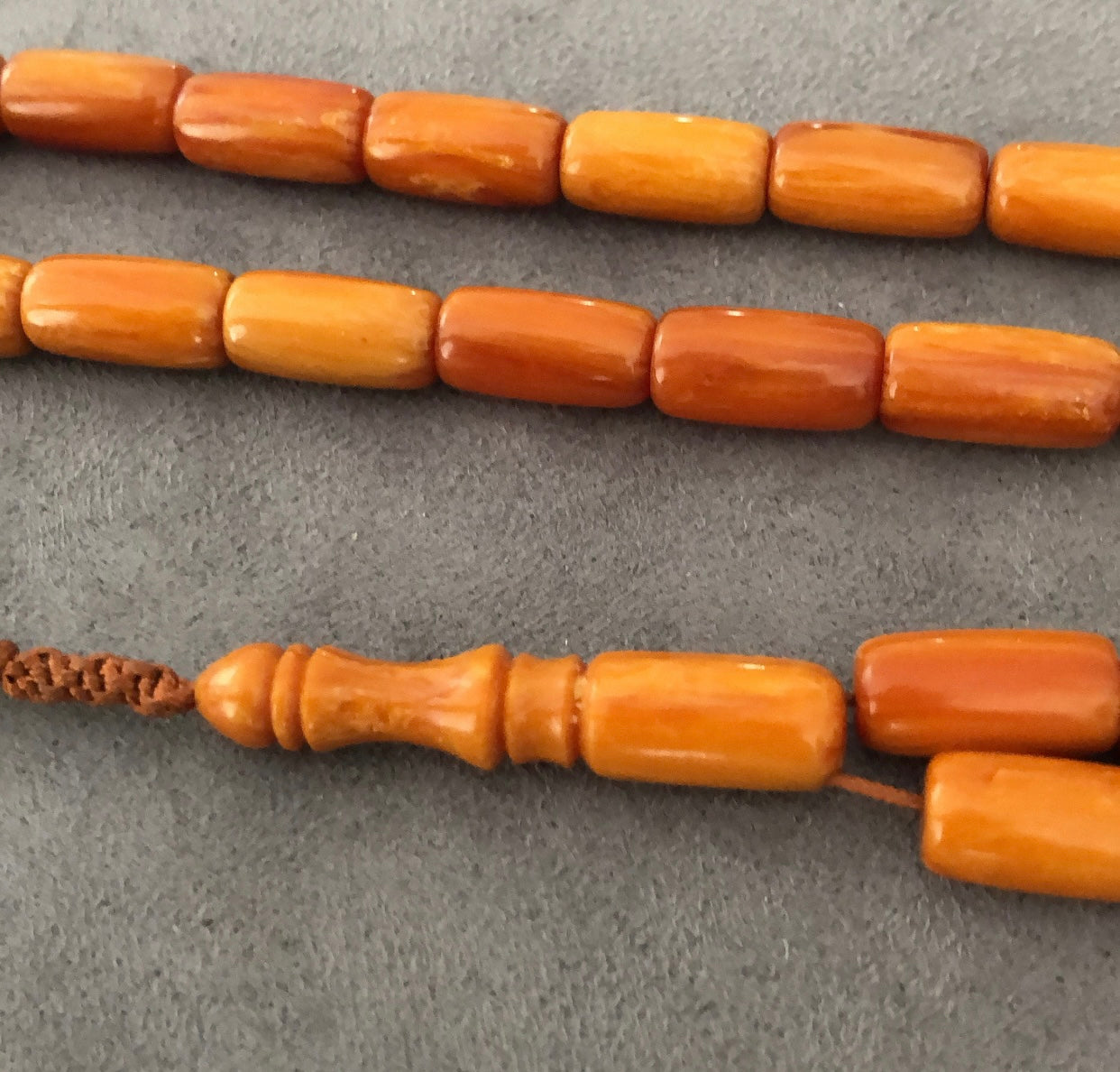 سبحة سندلوس عتيق عمر يزيد عن 50 سنة