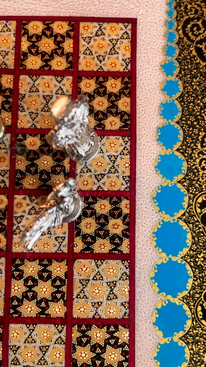 طاولي صناعة يدويه بالكامل قطعه واحده مع جنود براص واحجار الطاولي واحده فقط الرجاء عدم الاحراج