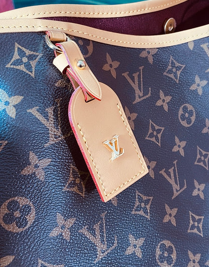 (جنطة وستانلي اصدار خاص  LV Neverfull ) لا تميز عن الاصلية وياها كامل الشهادات