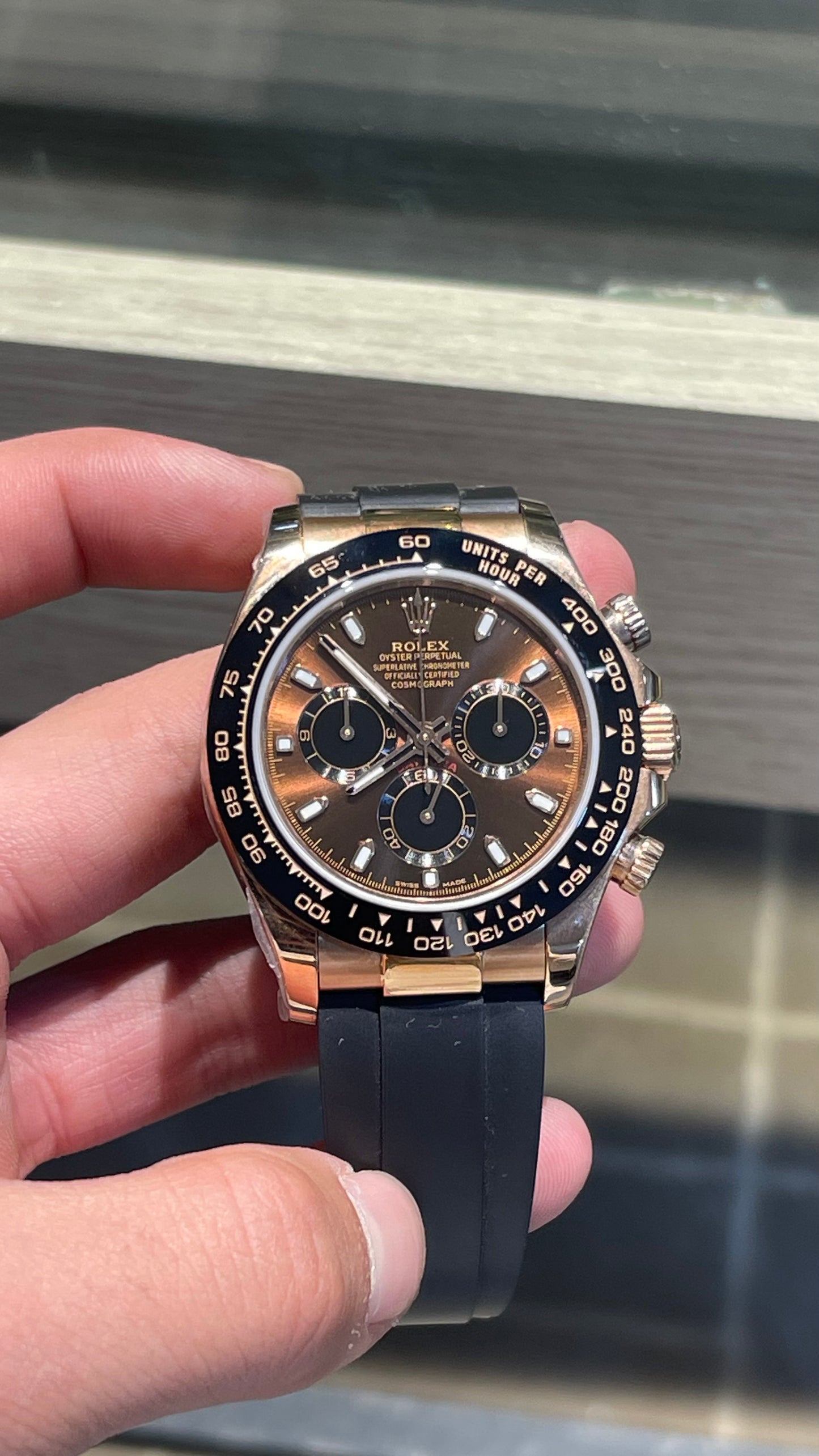 رولكس دايتونا كوزموغراف شوكلت كلين ربر طبق الأصل