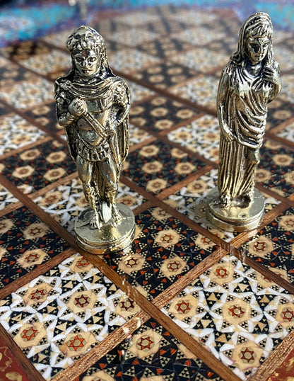 طاولي + شطرنج  زخرفة سوداء راقية صناعة يدوية - جنطة جلد فاخرة السعر بدون احجار شطرنج ٥٥٠ الف ومع احجار شطرنج ٦٥٠ الف