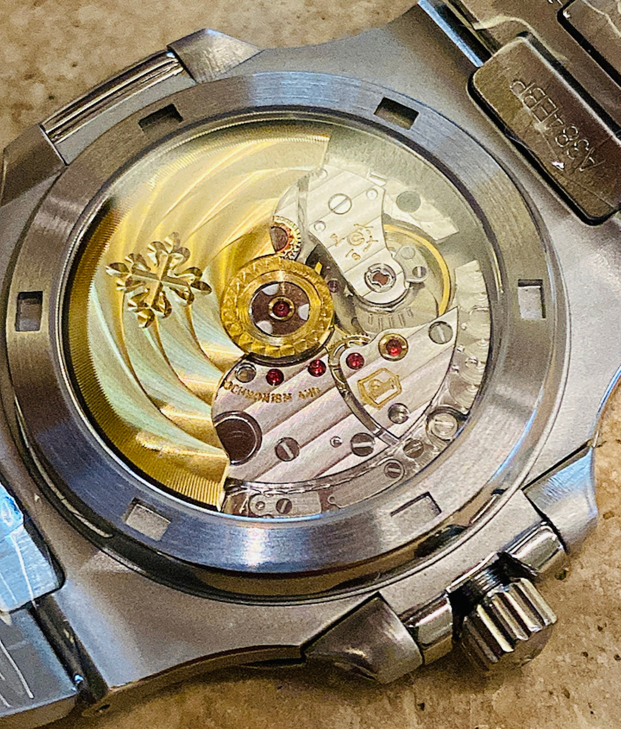 باتيك فيليب مينا ابيض - كلين طبق الأصل لا تميز عن الأصلية