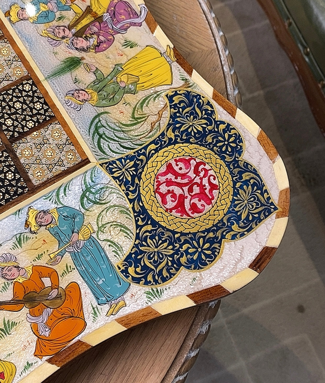 تحفة فنية صناعة يدوية - طاولي و شطرنج رسمة واحدة فقط يعني الحبة الوحيدة في العراق - احجار الطاولي و الشطرنج صناعة يدوي  بادق التفاصيل