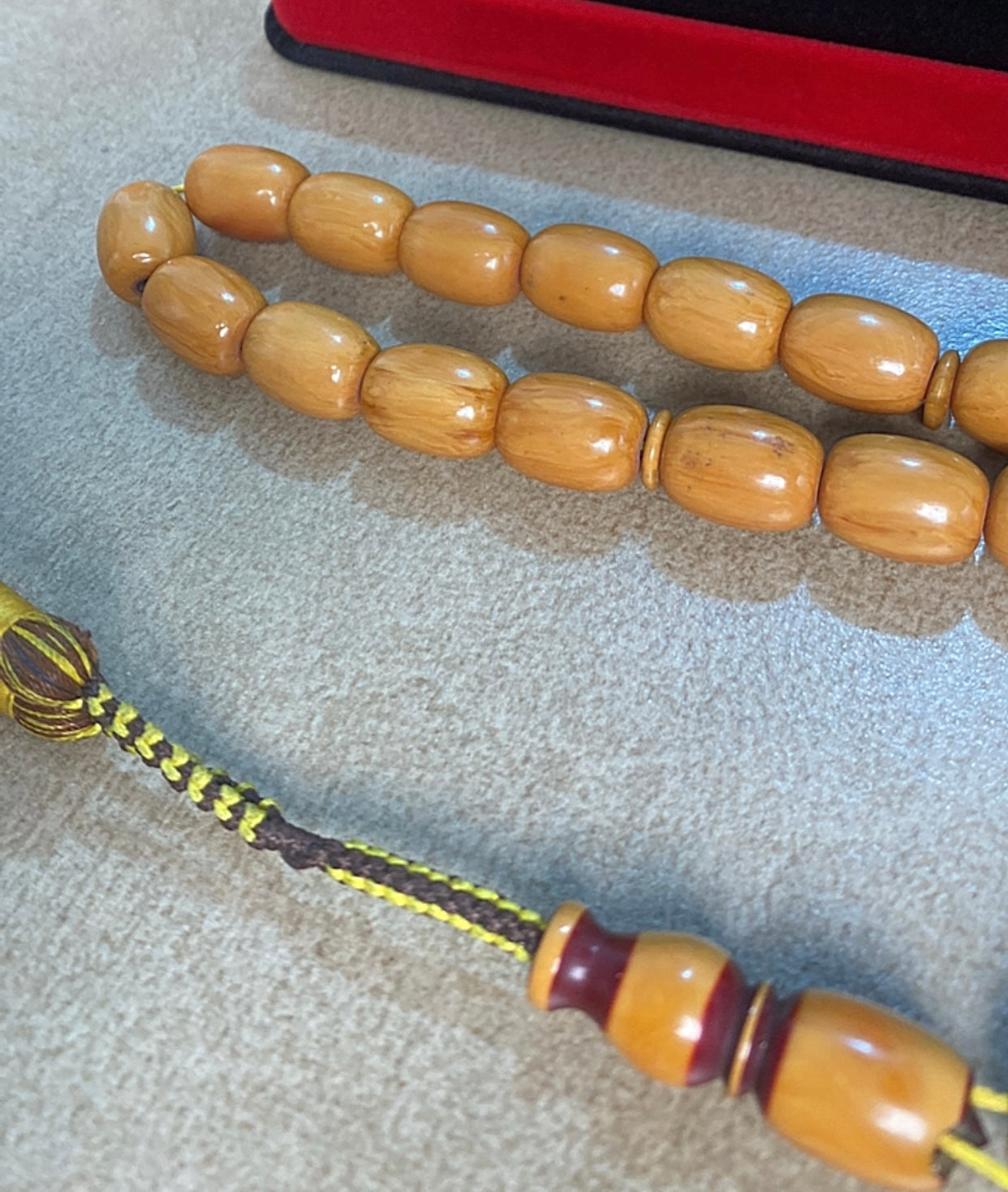 سبحة سندلوس حجر قديم اكثر من ٤٠ سنة s42  وارد قطري