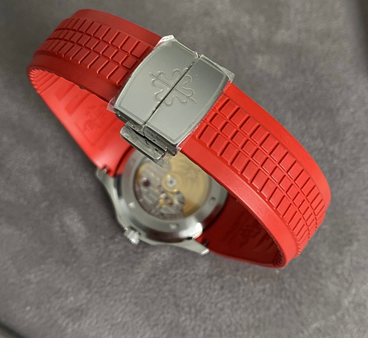 باتيك فيليب اكوا نوت ستراب احمر - طبق الاصلية