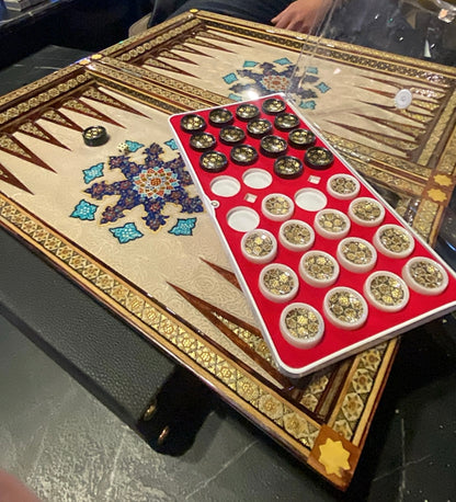 طاولي و شطرنج صناعة يدوي - تحفة فنية متوفر حبة واحدة من هذا التصميم فقط