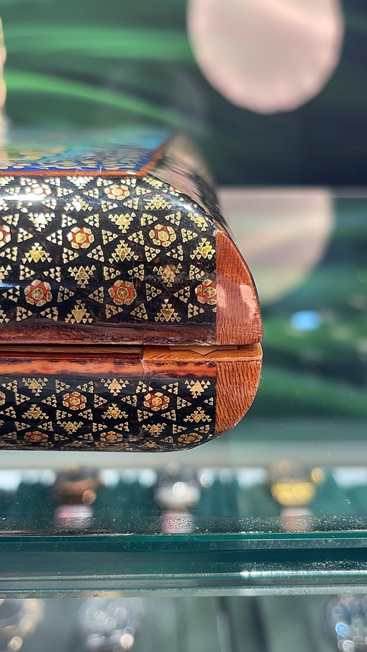 السعر الف دينار طاولي صناعة يدويه بالكامل قطعه واحده مع جنود براص واحجار الطاولي واحده فقط الرجاء عدم الاحراج