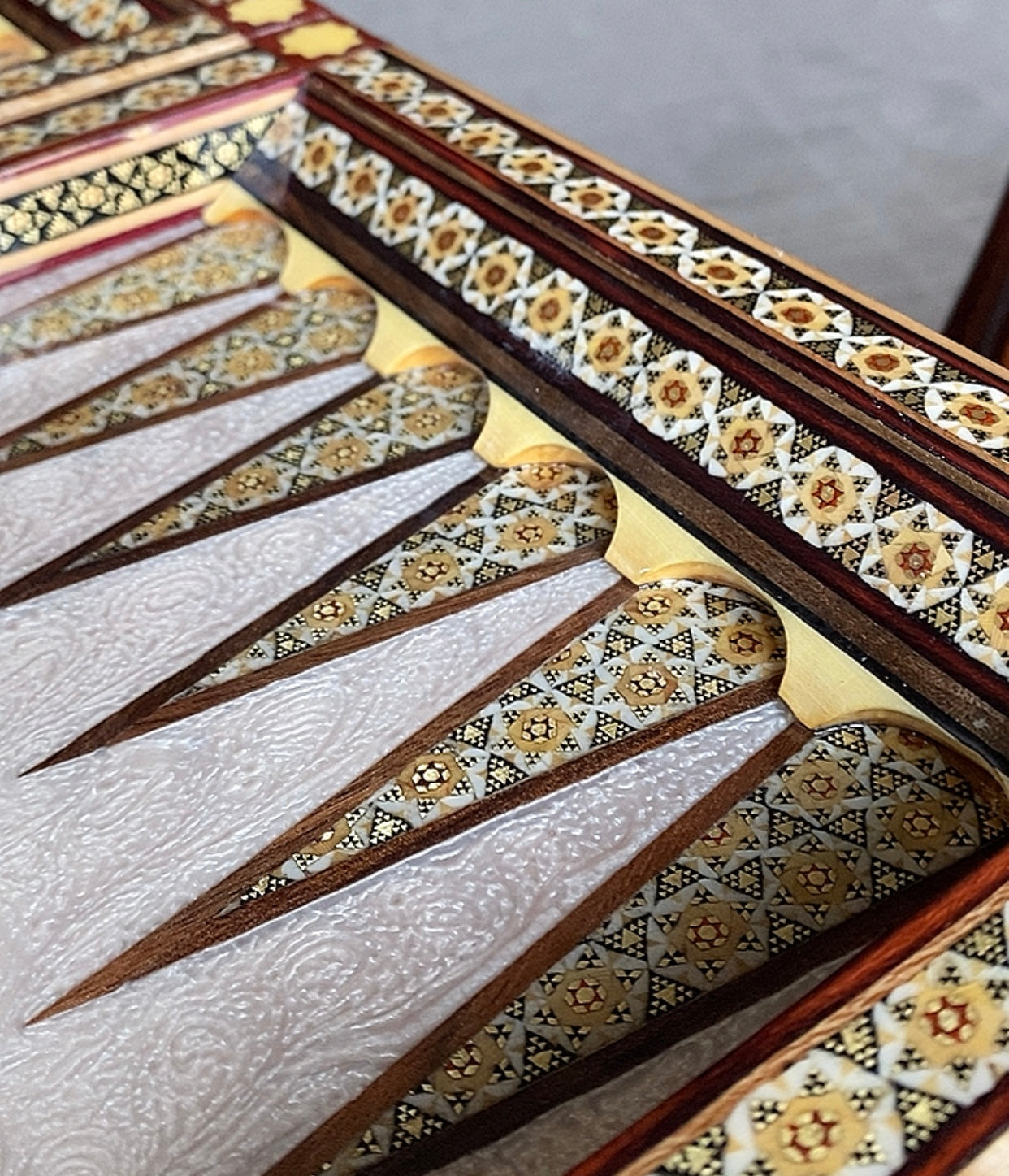 طاولي + شطرنج صناعة يدوية قطعة واحدة فقط - حافظة سيجار تچروت هدية