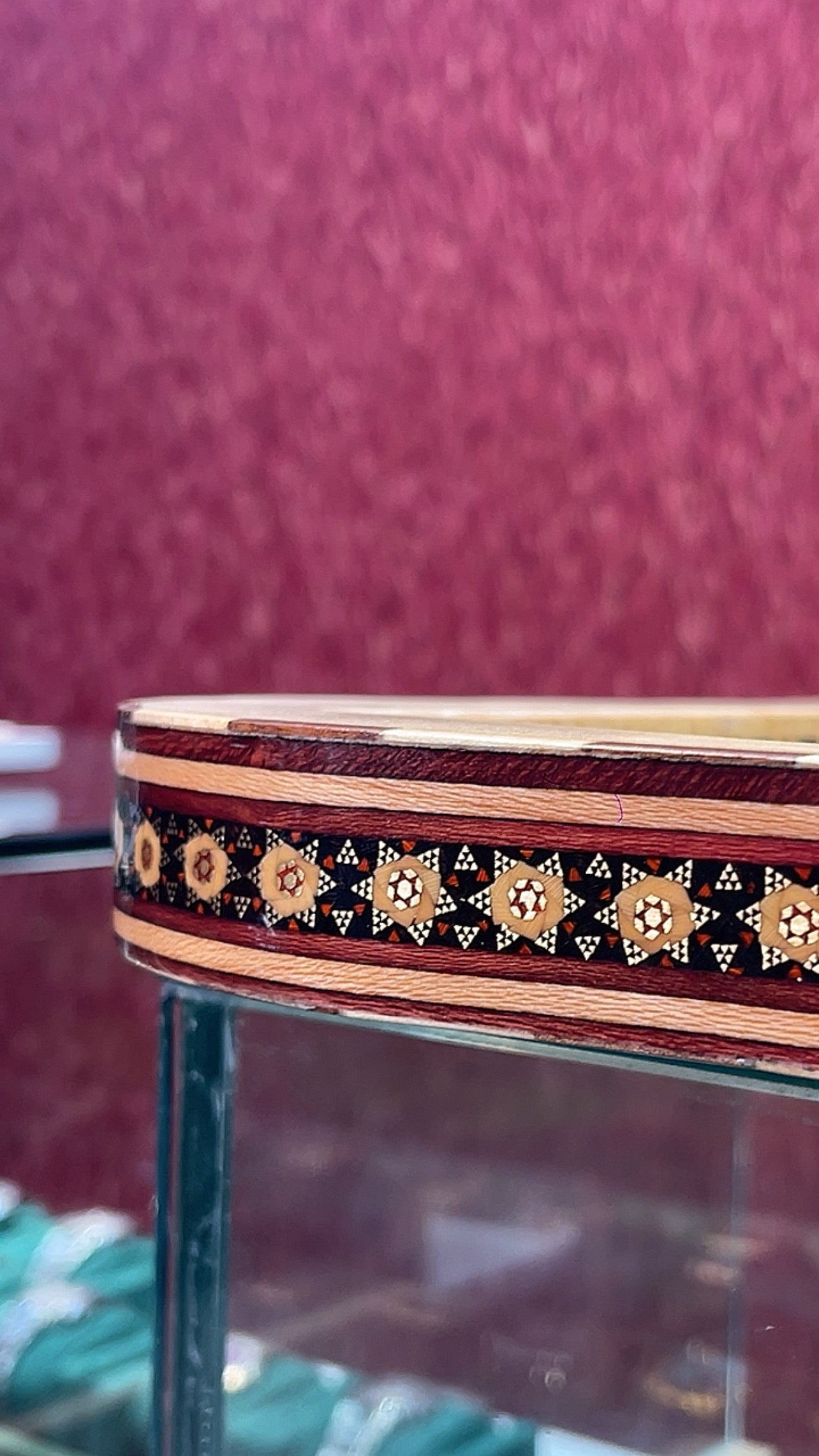 السعر الف دينار اردني طاولي صناعة يدويه بالكامل قطعه واحده مع جنود براص واحجار الطاولي واحده فقط الرجاء عدم الاحراج