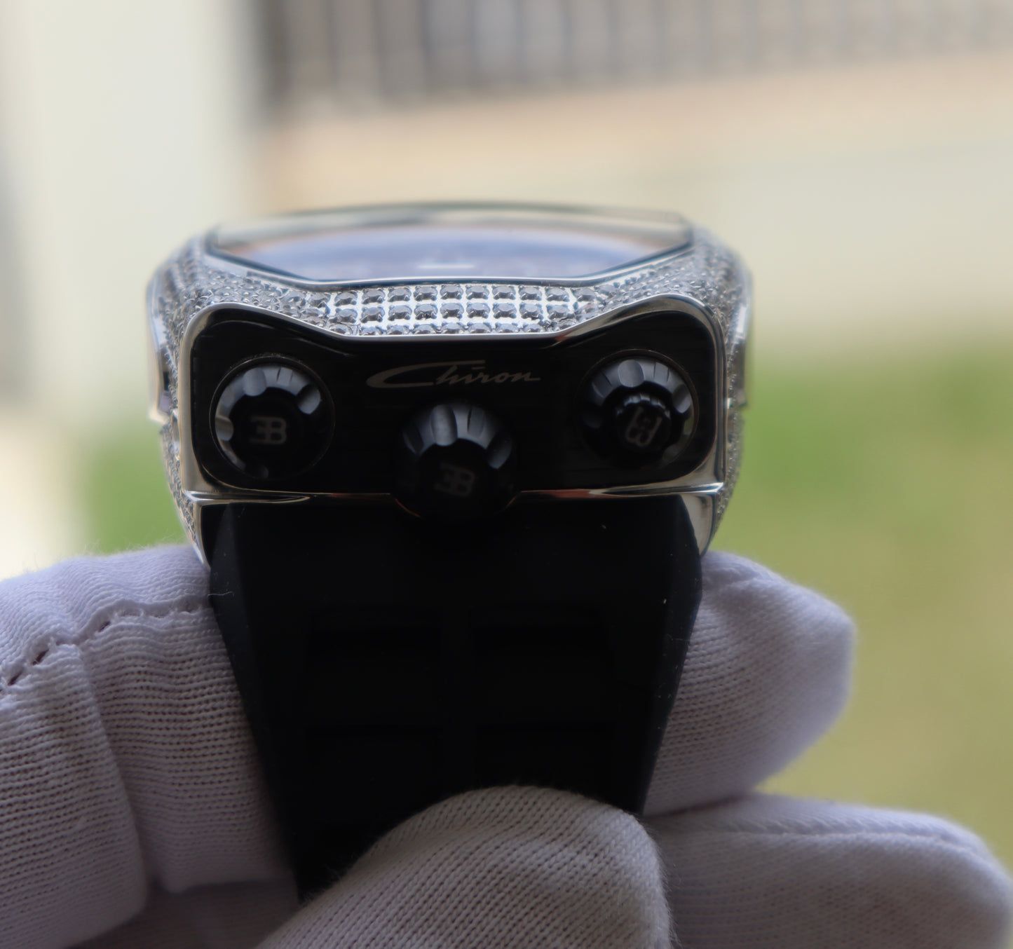 ساعة جاكوب اند كو اصدار خاص بوجاتي شيرون دايموند - حبة واحدة لأول شخص