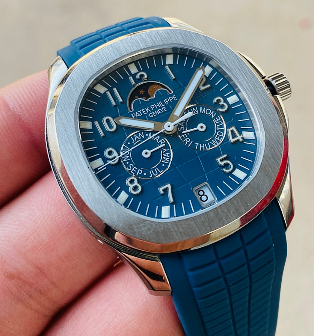 PATEK Philippe aquanaut- باتيك فيليب اكوا نوت كاليندر كلين طبق الأصل