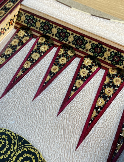 طاولي + شطرنج  زخرفة سوداء راقية صناعة يدوية - جنطة جلد فاخرة السعر بدون احجار شطرنج ٥٥٠ الف ومع احجار شطرنج ٦٥٠ الف