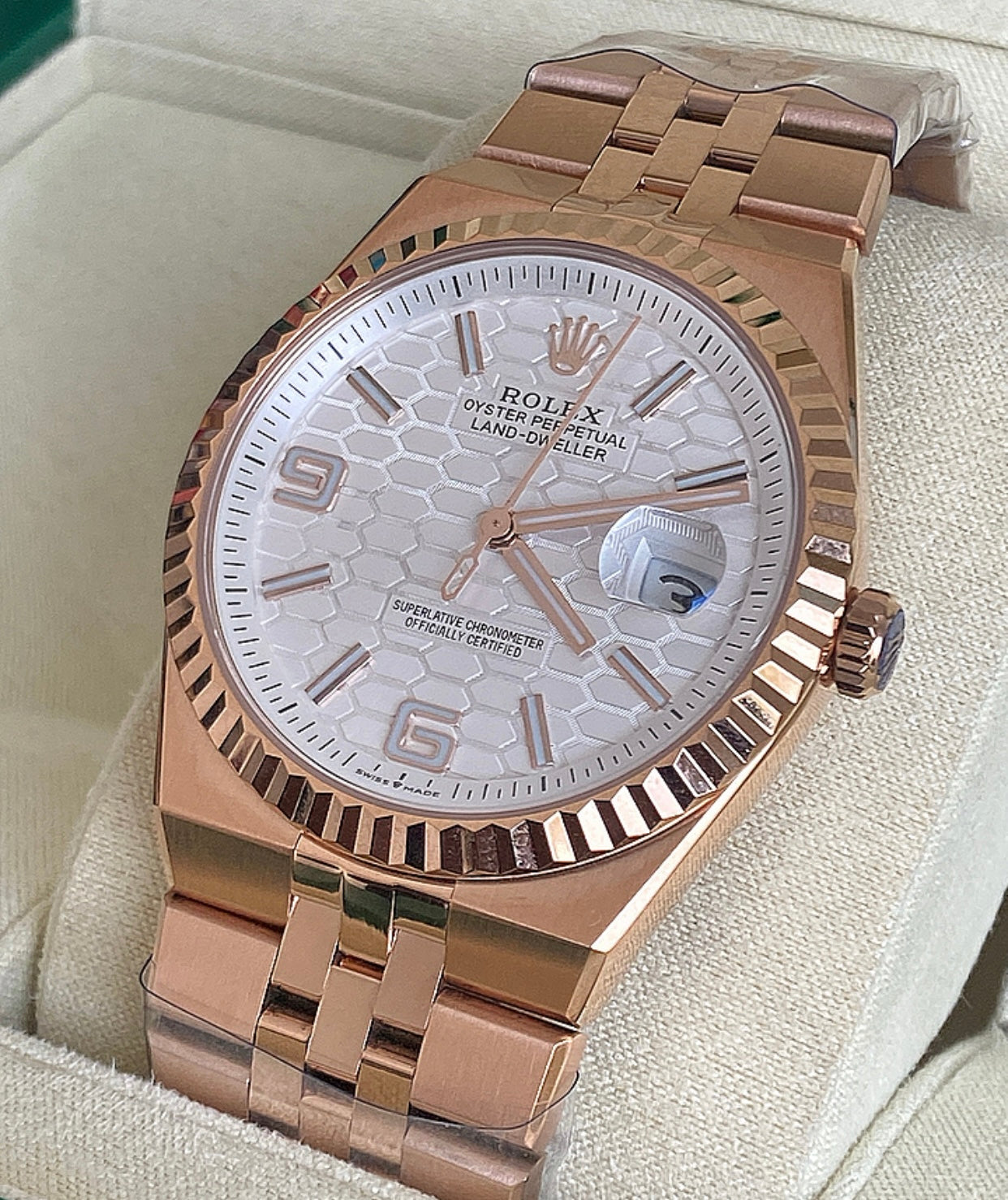 رولكس سكاي دولر ٢٠٢٥ روز جولد مينا ابض- كلين طبق الأصل