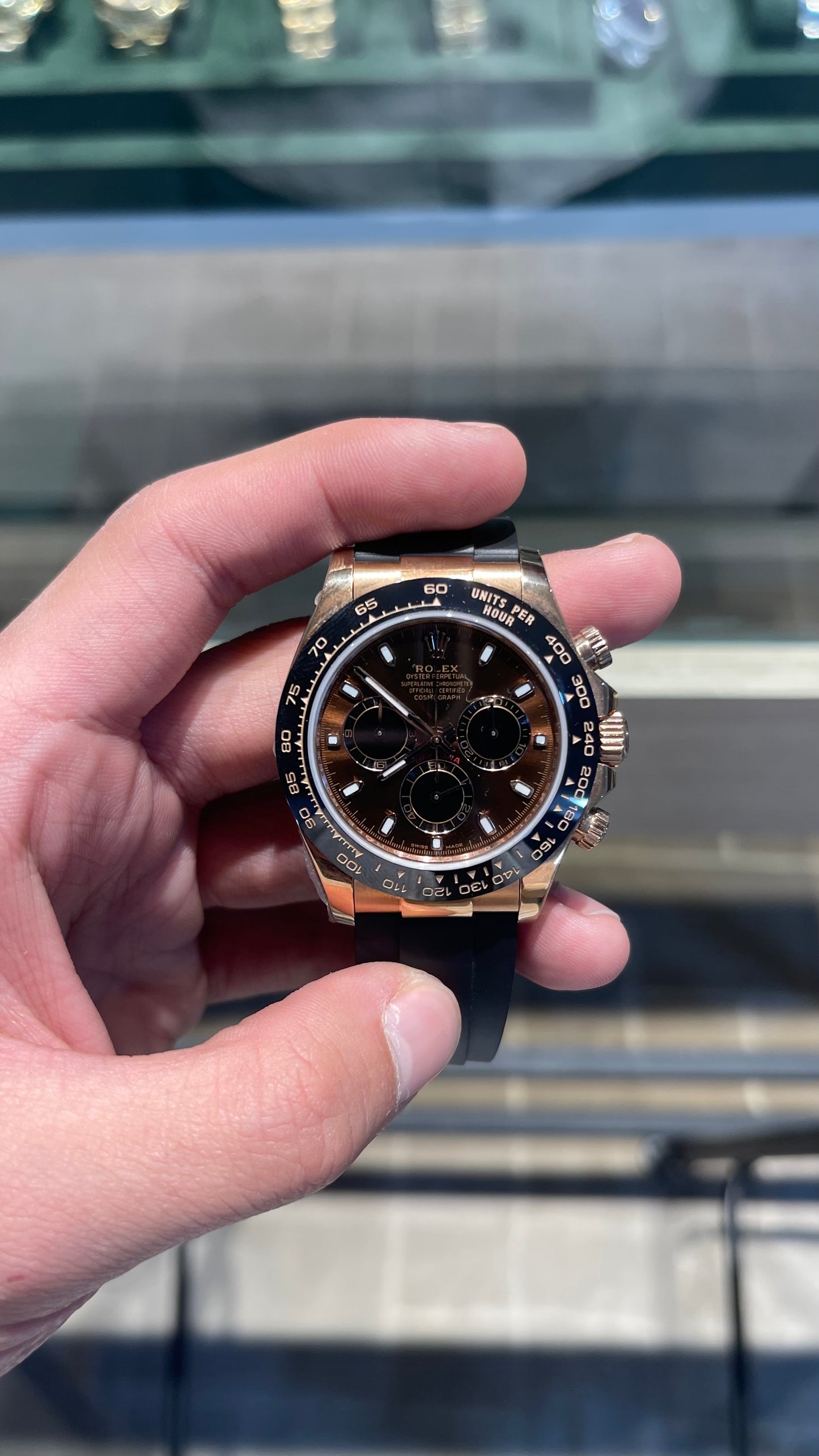 رولكس دايتونا كوزموغراف شوكلت كلين ربر طبق الأصل