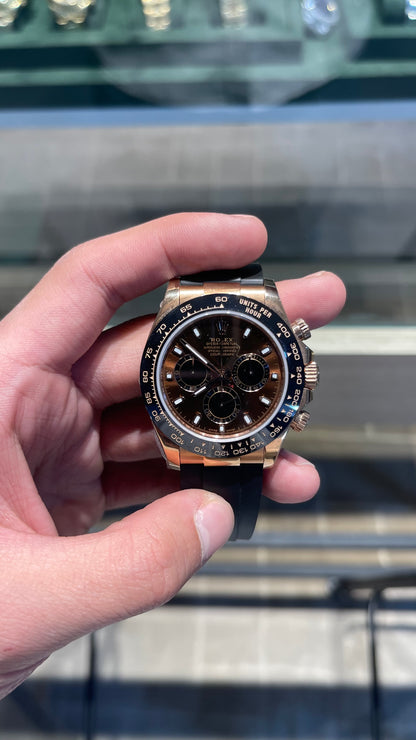 رولكس دايتونا كوزموغراف شوكلت كلين ربر طبق الأصل