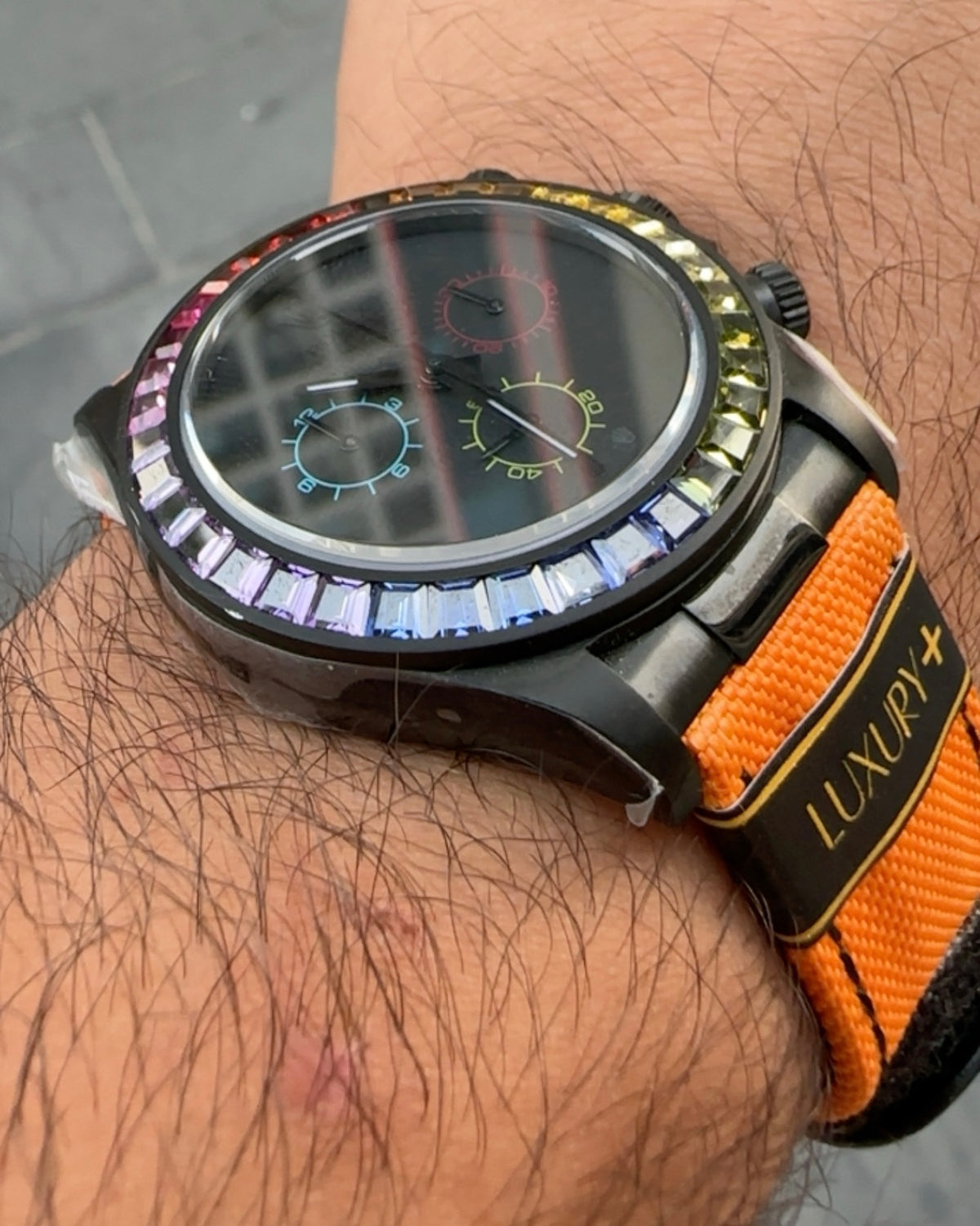 Rolex Daytona Rainbow- Blaken Carbon Fiber حبة واحدة فقط السعر ثلاث ملاين