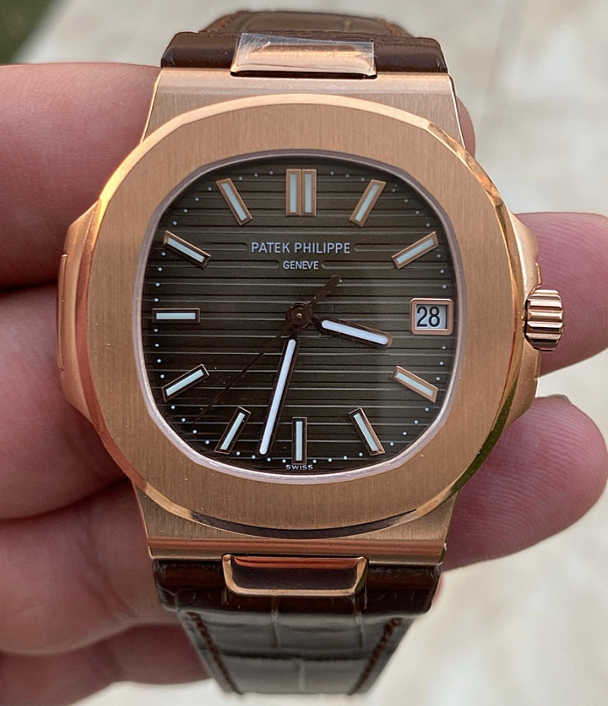 باتيك فيليب نوتلس روز جولد ستراب جلد بني و مينا اومبريه- كلين طبق الاصل لا تميز