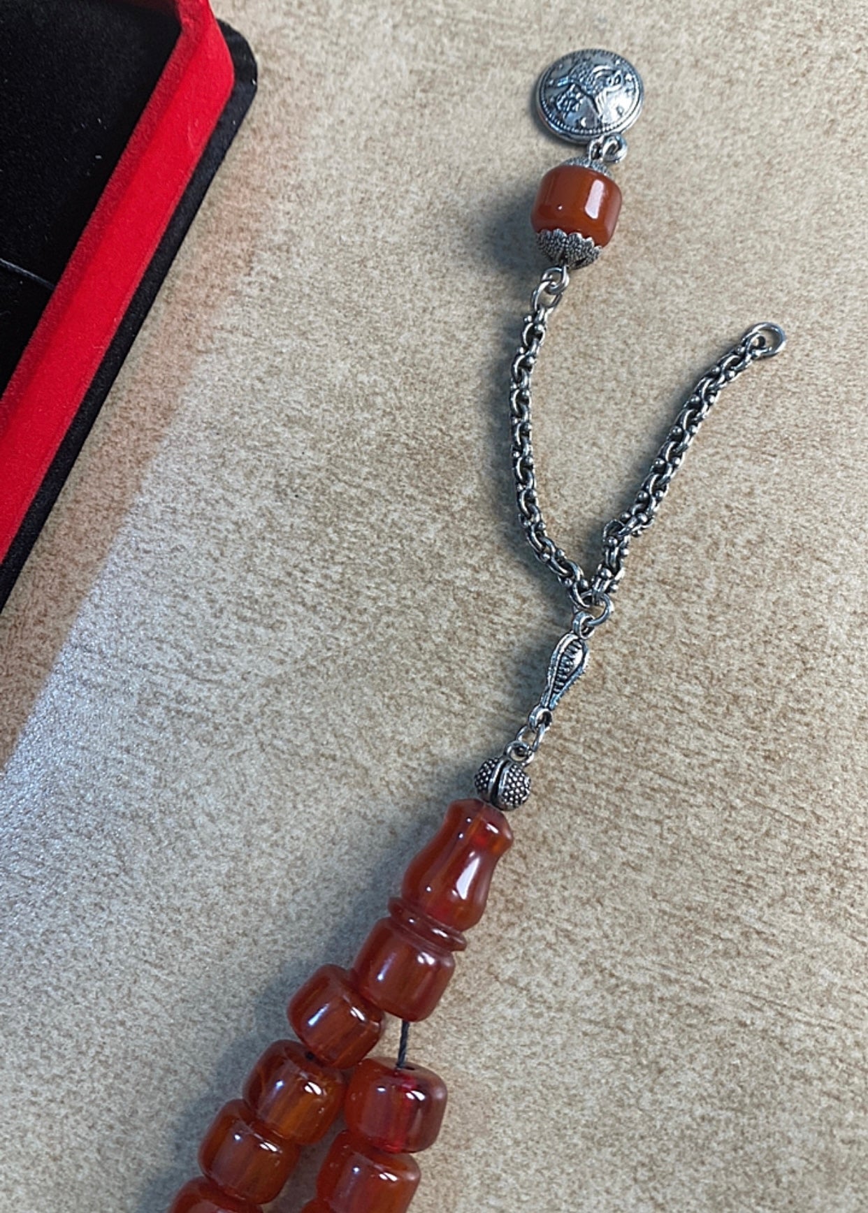 سبحة سندلوس قديمة صناعة التسعينات - وارد قطر - عمر الحجر اككر من ٥٠ سنة S50