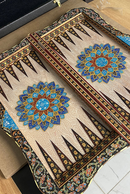 طاولي + شطرنج  زخرفة سوداء راقية صناعة يدوية - جنطة جلد فاخرة السعر بدون احجار شطرنج ٥٥٠ الف ومع احجار شطرنج ٦٥٠ الف