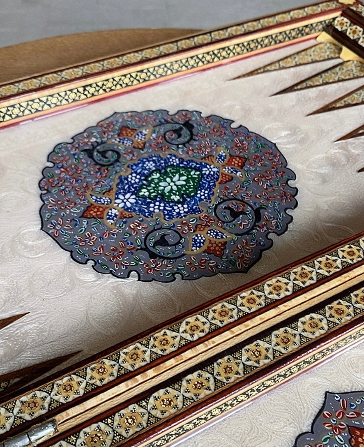 طاولي + شطرنج صناعة يدوية قطعة واحدة فقط - حافظة سيجار تچروت هدية