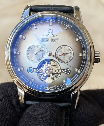 اوميغا توربين بيج ديت التصميم الكلاسيك - جلد اسود و لون المينا كابتشينو اومبريه