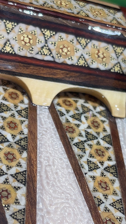 طاولي صناعة يدويه بالكامل قطعه واحده مع جنود براص واحجار الطاولي واحده فقط الرجاء عدم الاحراج