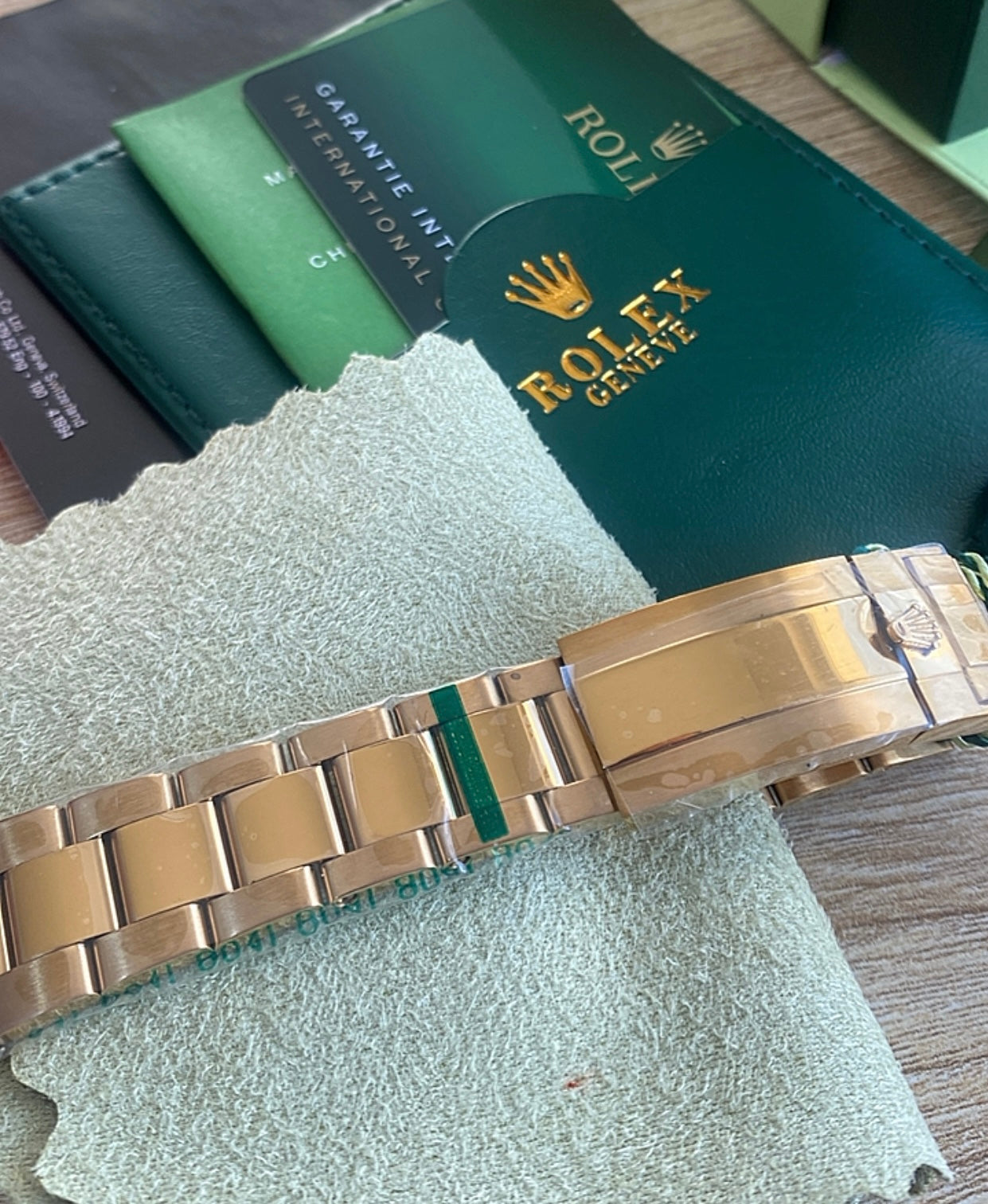 دايتونا ذهبي مينا ابيض - كلين تايتل