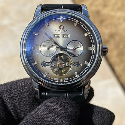 اوميغا توربين بيج ديت التصميم الكلاسيك - جلد اسود و لون المينا كابتشينو اومبريه