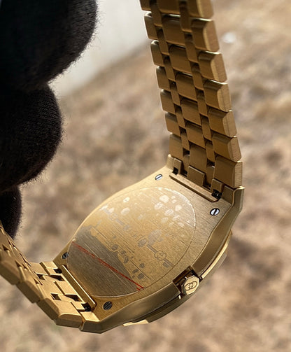 Gucci G-Timeless - جراند ماستر طبق الأصل و الوزن و الأبعاد