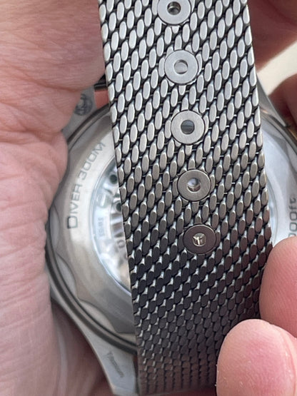 Omega sea master كلين طبق الأصل نسبه التطابق ١٠٠ بالمية تيتانيوم