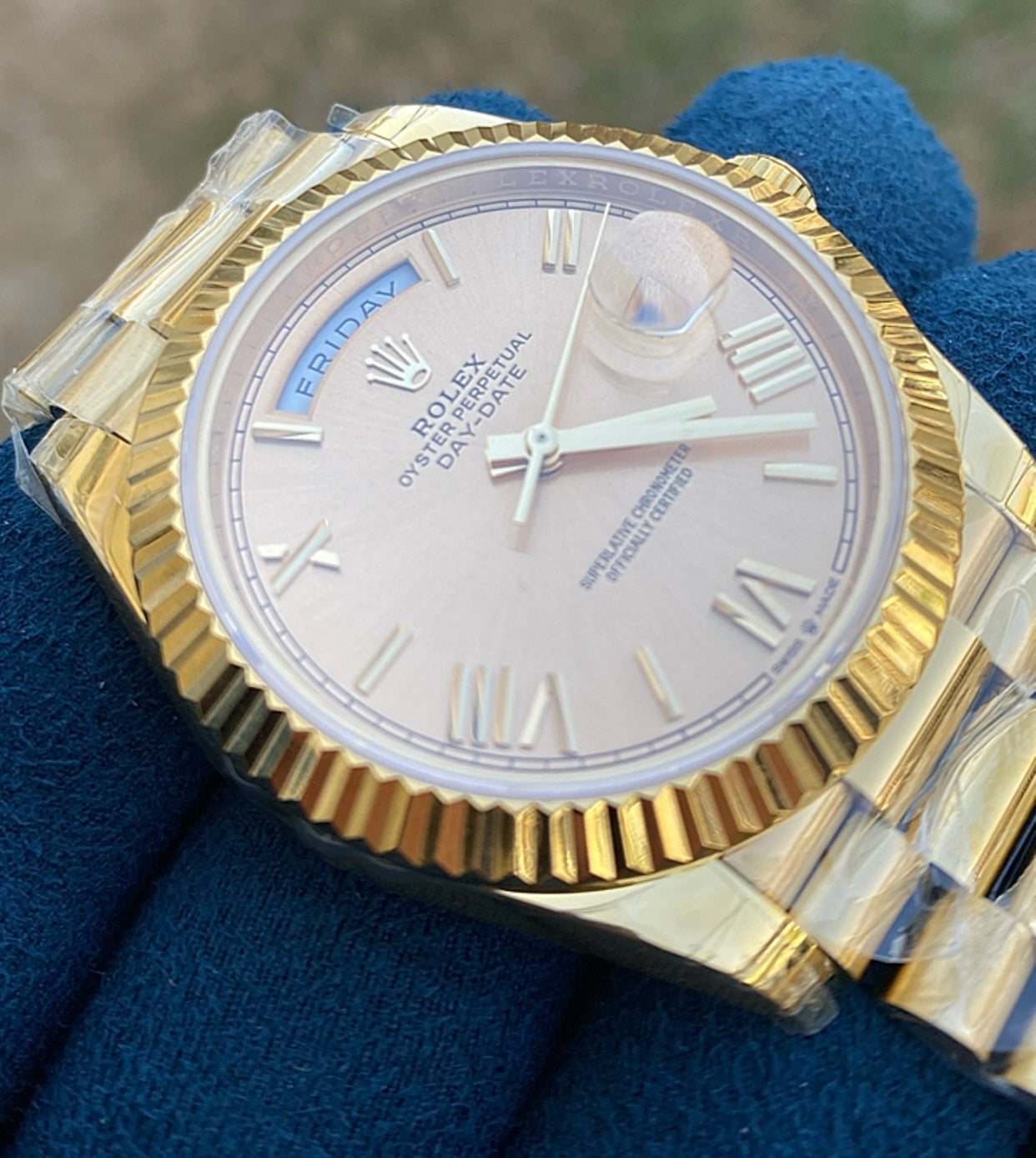 حبة واحدة في العراق- رولكس داي ديت فول ذهب اصفر طلاء ١٨ - الساعة طبق الأصل برقم تسلسلي اصلي و ماكينة سويسري مطابقة للأصل