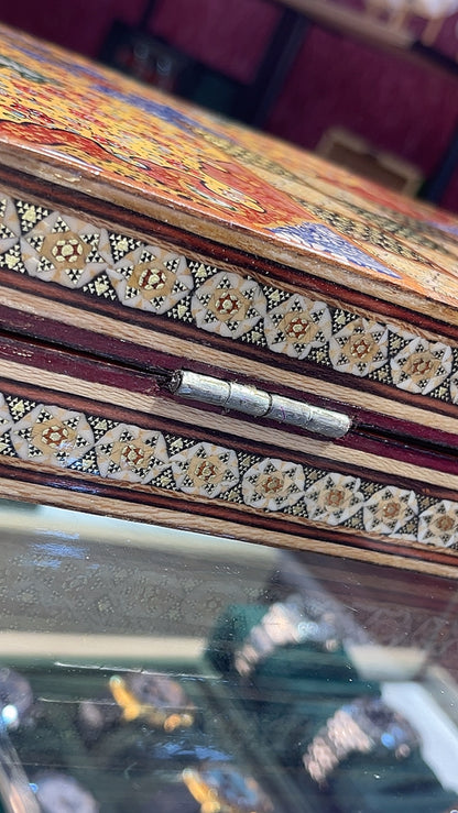 طاولي صناعة يدويه بالكامل قطعه واحده مع جنود براص واحجار الطاولي واحده فقط الرجاء عدم الاحراج