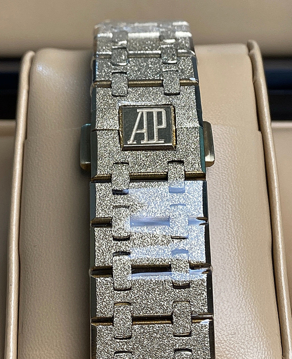 Audemars Pigue  Rainbow 41 mm  (كلين تايتل)