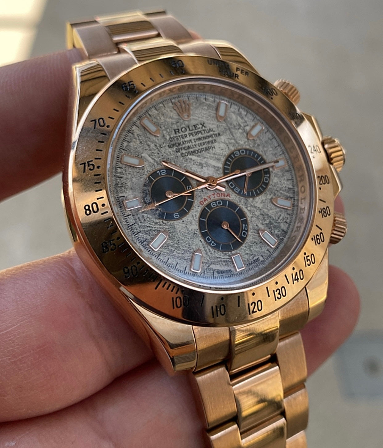 السعر بالدينار الأردني 350 - رولكس دايتونا جراند ماستر روز جولد