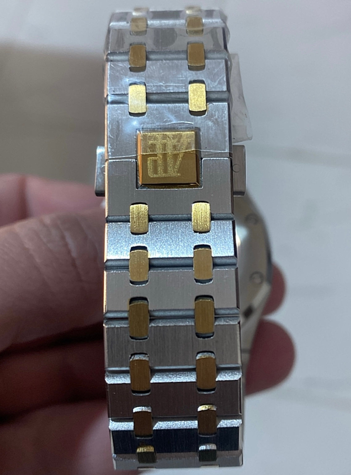 AP Royal Oak titaniumGold (كلين تايتل)sold out
