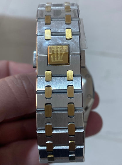 AP Royal Oak titaniumGold (كلين تايتل)sold out