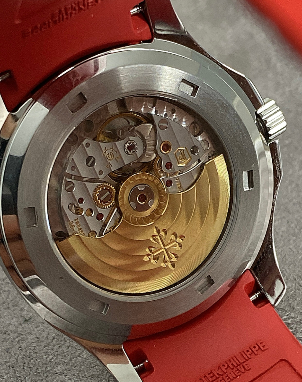 باتيك فيليب اكوا نوت ستراب احمر - طبق الاصلية