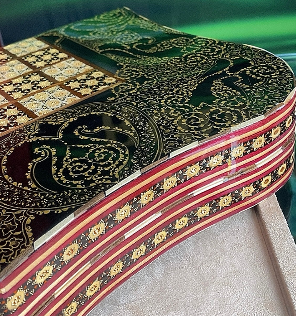 تحفة فنية صناعة يدوية - طاولي و شطرنج رسمة واحدة فقط يعني الحبة الوحيدة في العراق - احجار الطاولي و الشطرنج صناعة يدوي  بادق التفاصيل (t4)