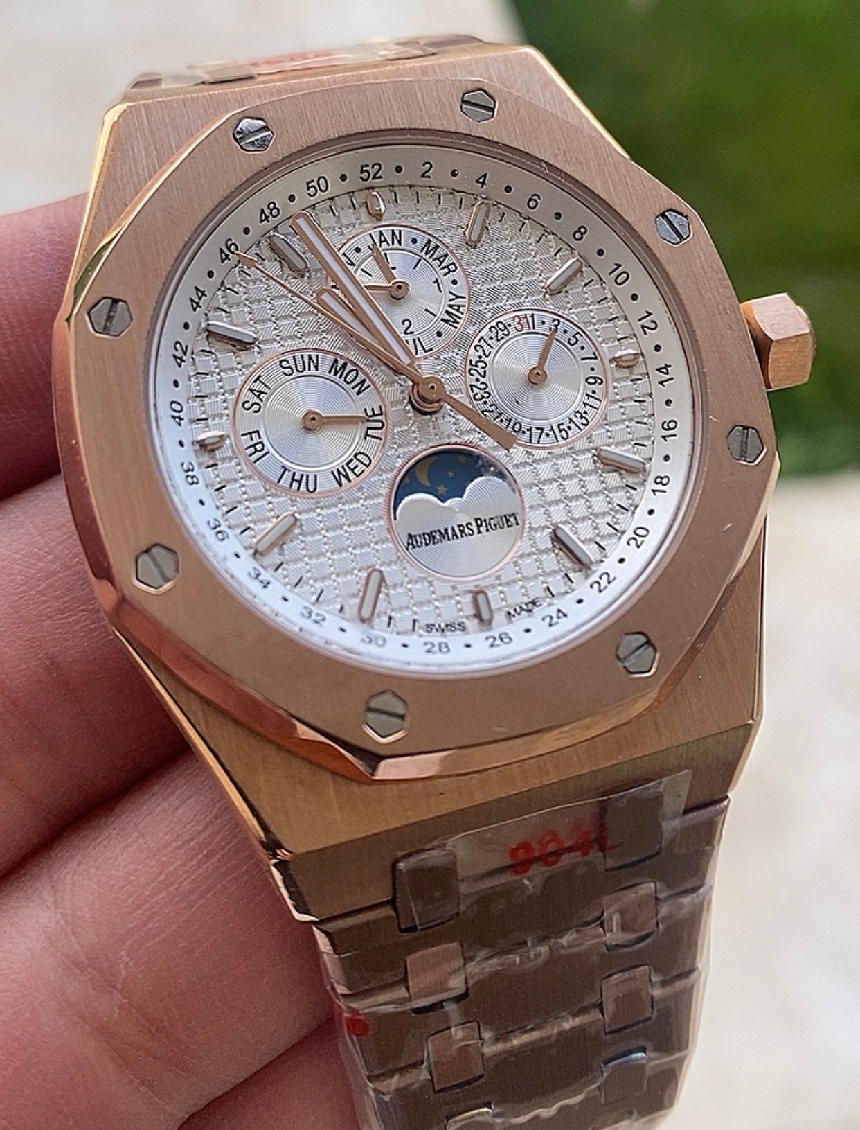 AP Calendar RoseGold 41 mm(كلين تايتل)