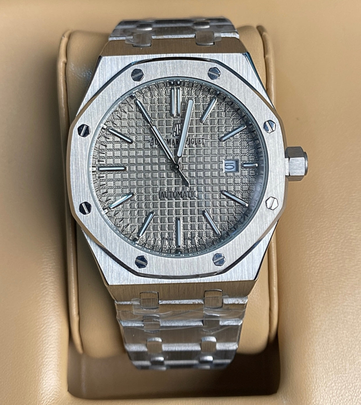 Audemars Pigue  Royal Oak Silver 41 mm (كلين تايتل)