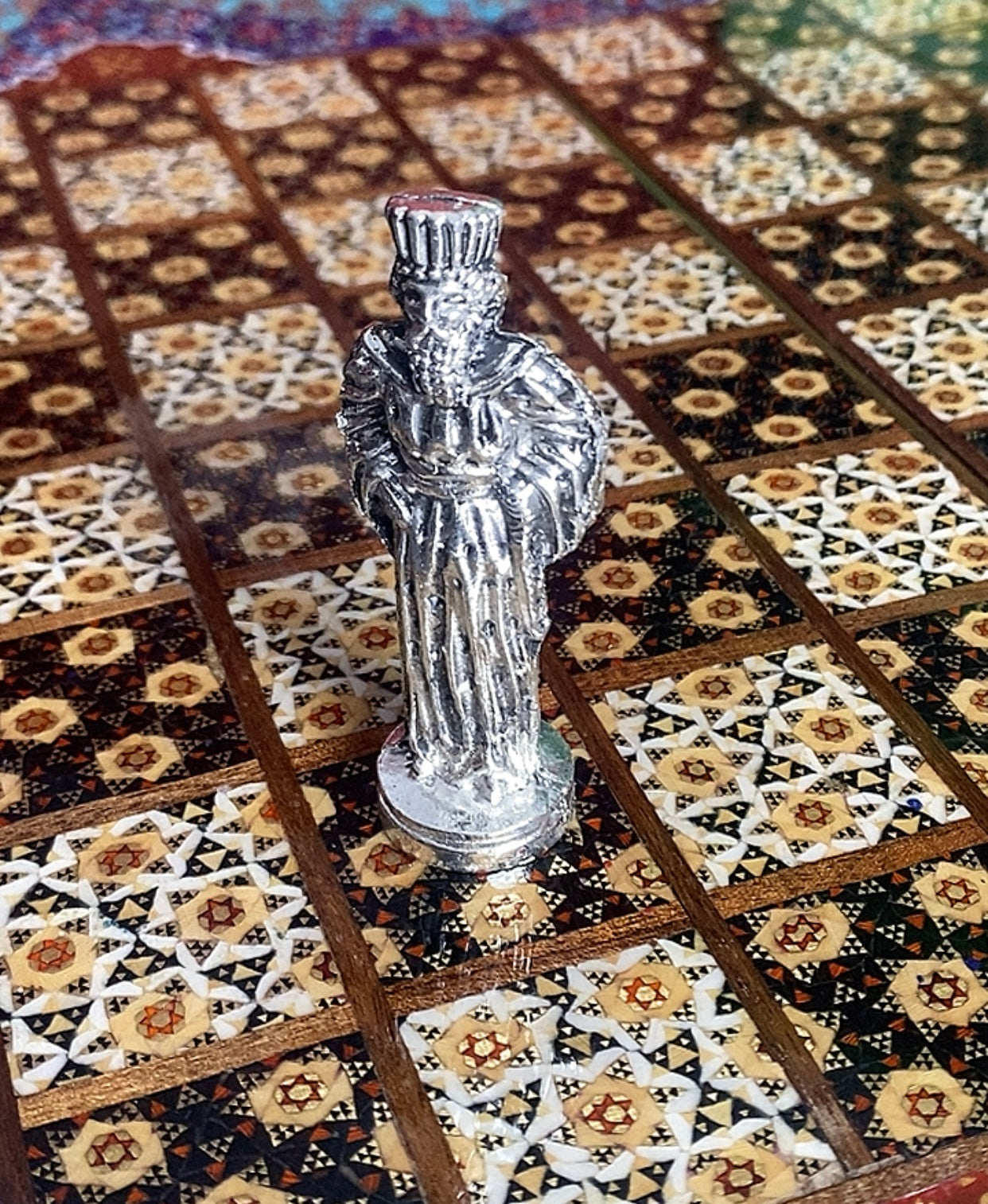 تحفة فنية صناعة يدوية - طاولي و شطرنج رسمة واحدة فقط يعني الحبة الوحيدة في العراق - احجار الطاولي و الشطرنج صناعة يدوي  بادق التفاصيل (t3)