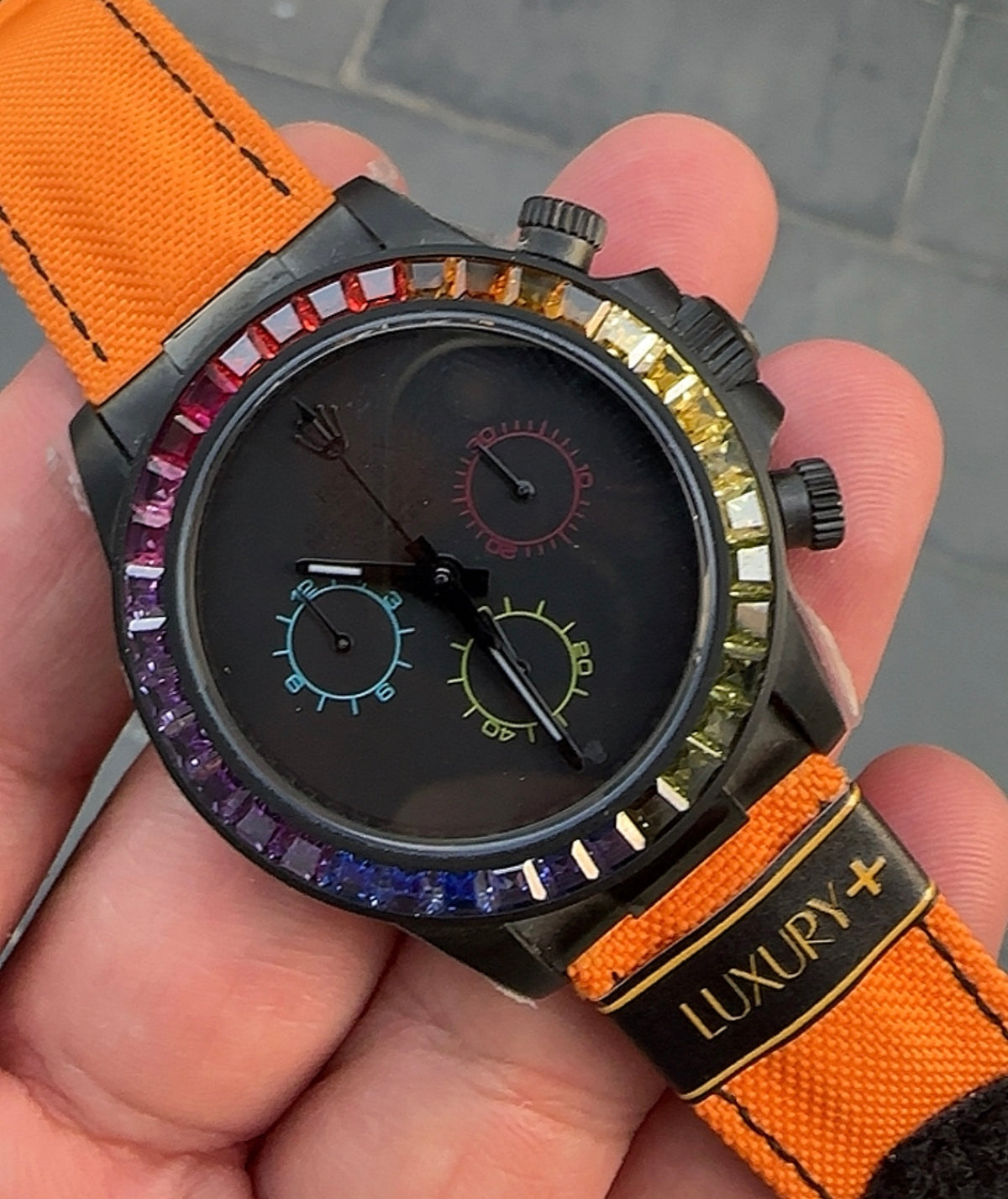 Rolex Daytona Rainbow- Blaken Carbon Fiber حبة واحدة فقط السعر ثلاث ملاين