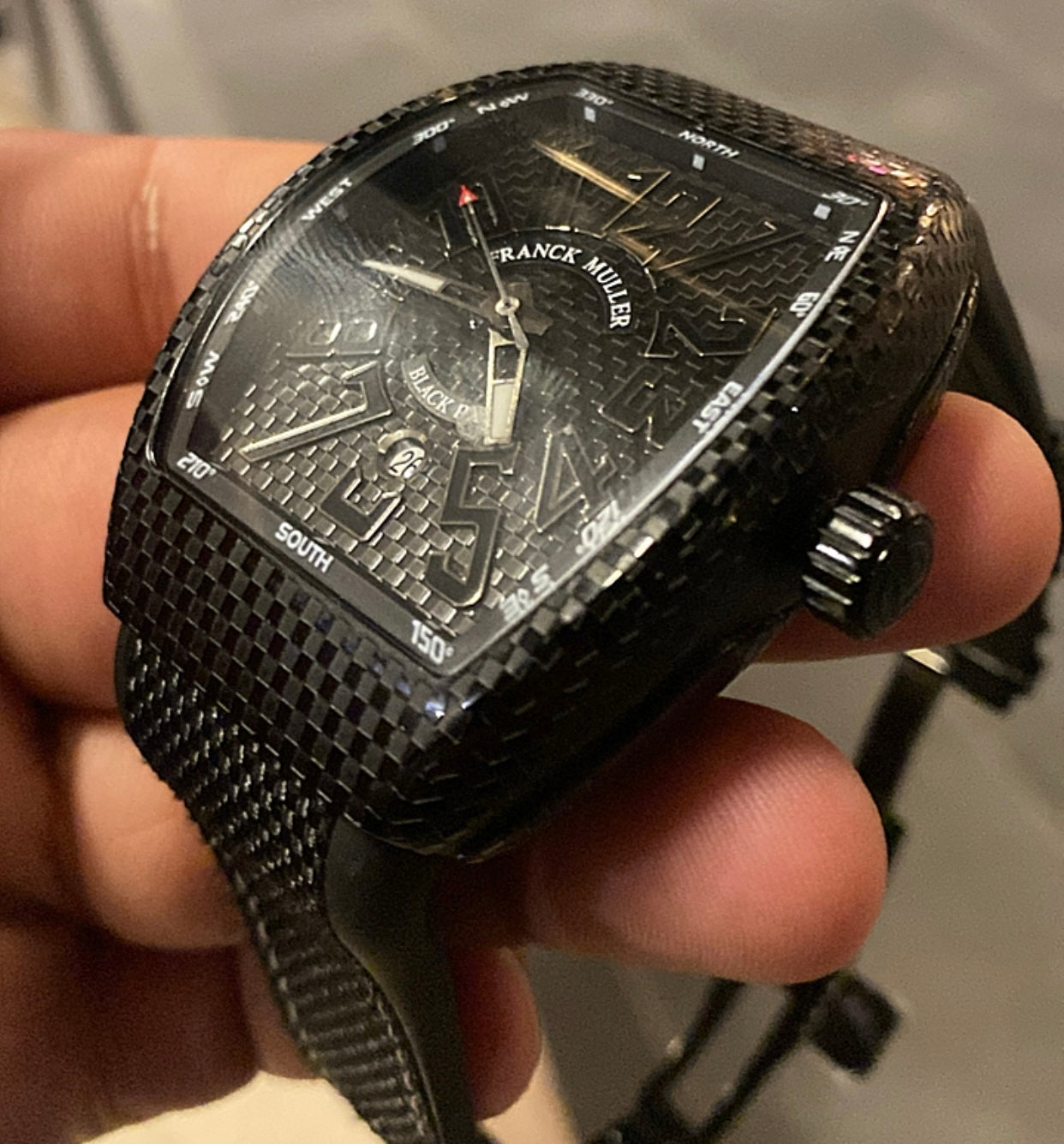 فرانك مولر كاربون فايبرركلين فينيشنج عالي جداً و تطابق في المكينة (صور الساعة الحقيقية مو من النت)