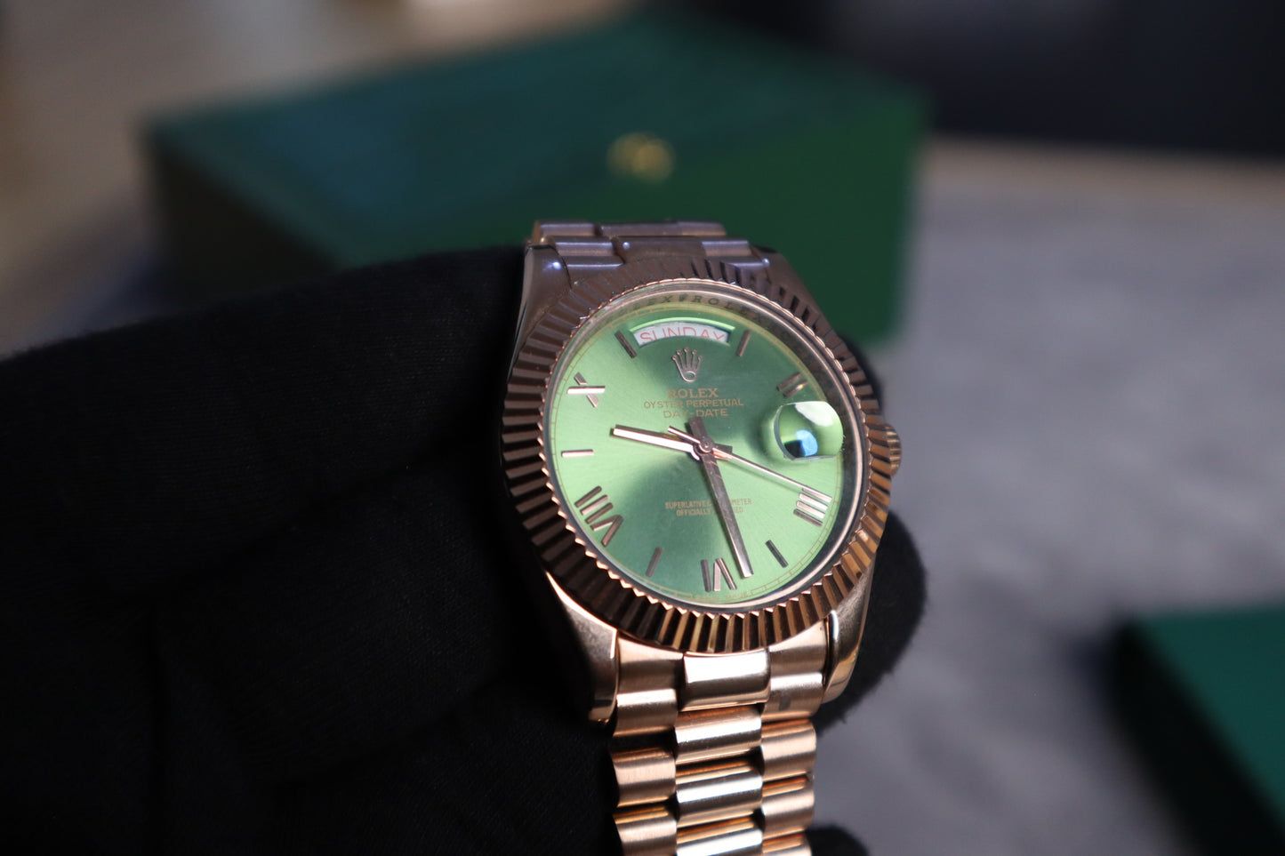 رولكس داي دايت جراند ماستر درجة اولى - روز جولد كامل مينا زيتوني (Copy)