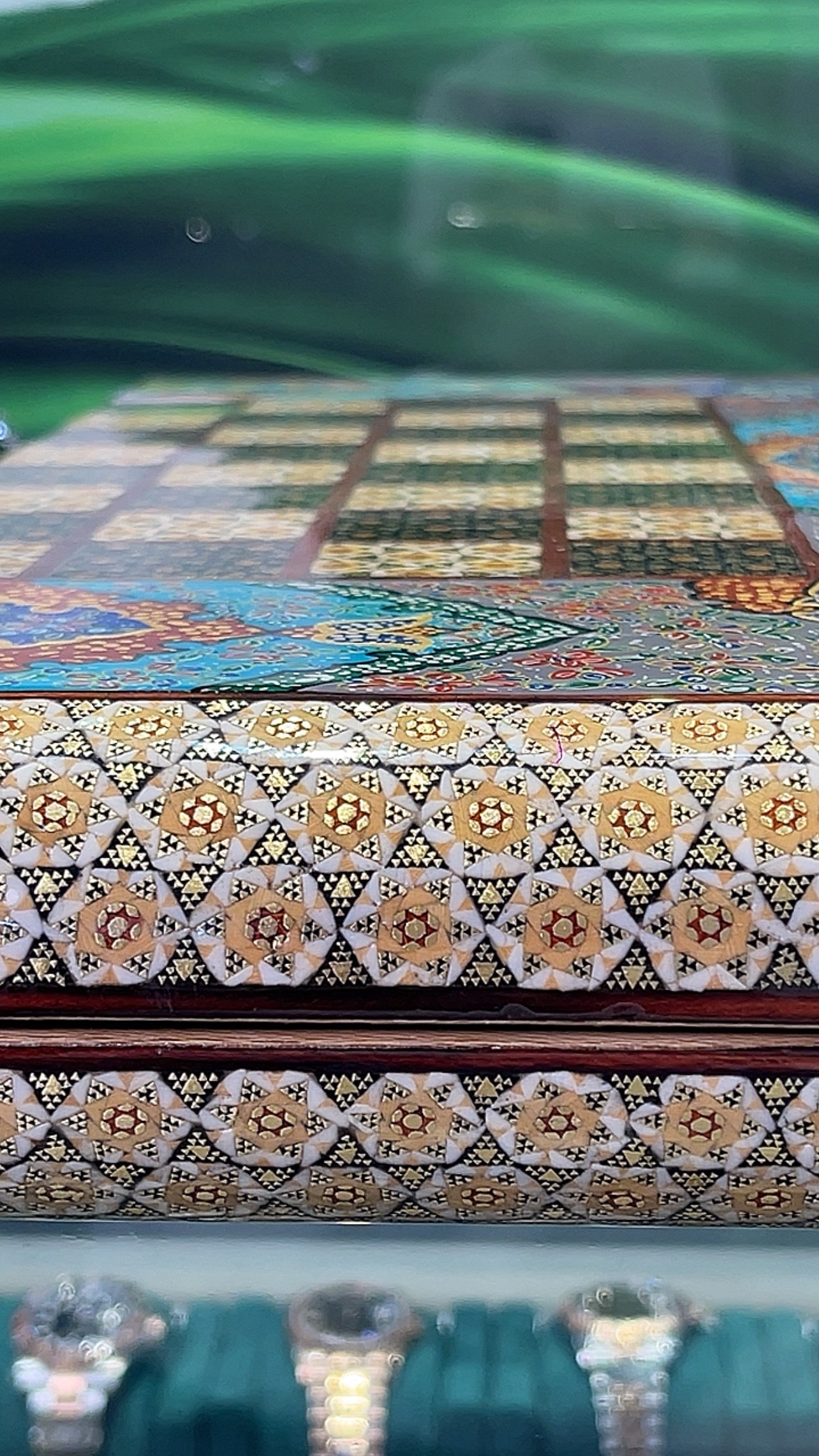 طاولي صناعة يدويه بالكامل قطعه واحده مع جنود براص واحجار الطاولي واحده فقط الرجاء عدم الاحراج