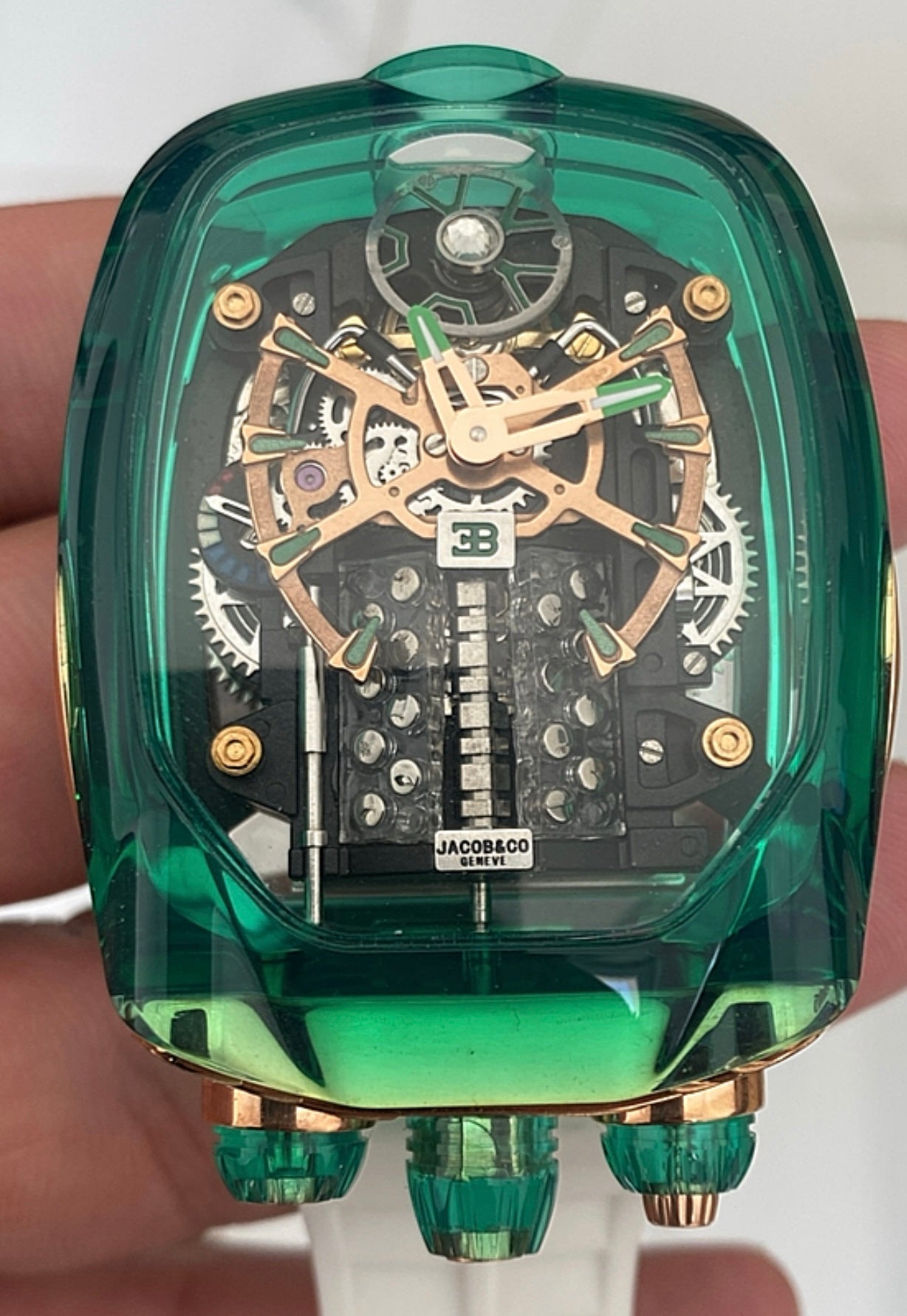 جاكوب اند كو بوجاتي  كلين ماكينة سويسري / اختر اللون متوفر قطعة واحدة من كل لون