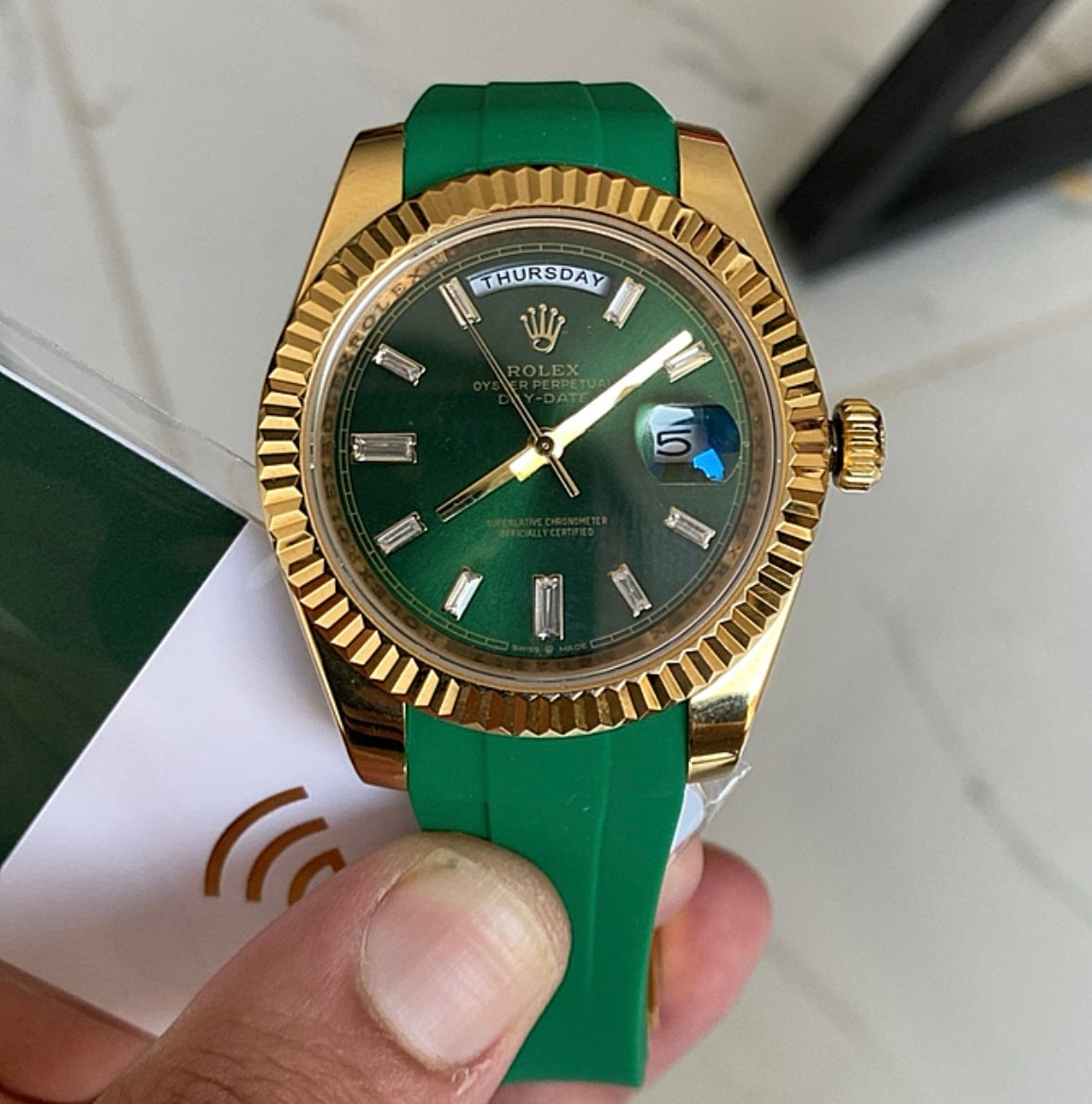 رولكس داي ديت جرين اومبريه ستراب اخضر - جراند ماستر ما احد بفرقها وهي بيدك - حبة واحدة